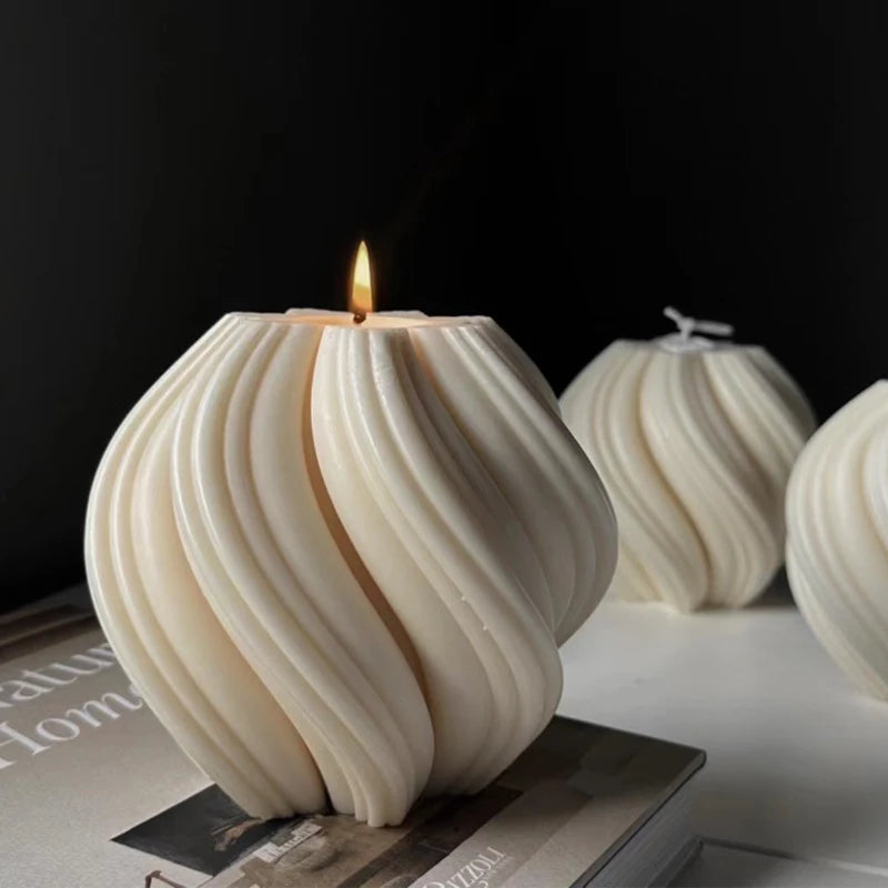 Luxury Nordic Geometric Swirl Candle – Scented Home Decor for an Elegant Aesthetic